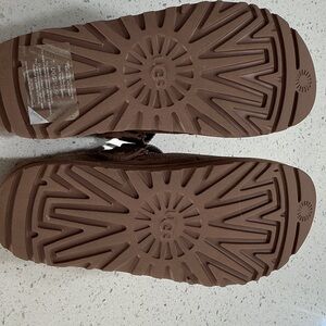 UGG Womens Goldenstar Cozy Cloggs